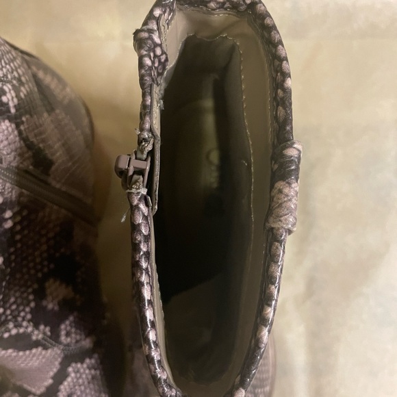 CARLOS BY CARLOS SANTANA WOMENS NEUTRAL SNAKE SKIN ANKLE BOOTS SIZE 7.5 - Picture 5 of 7